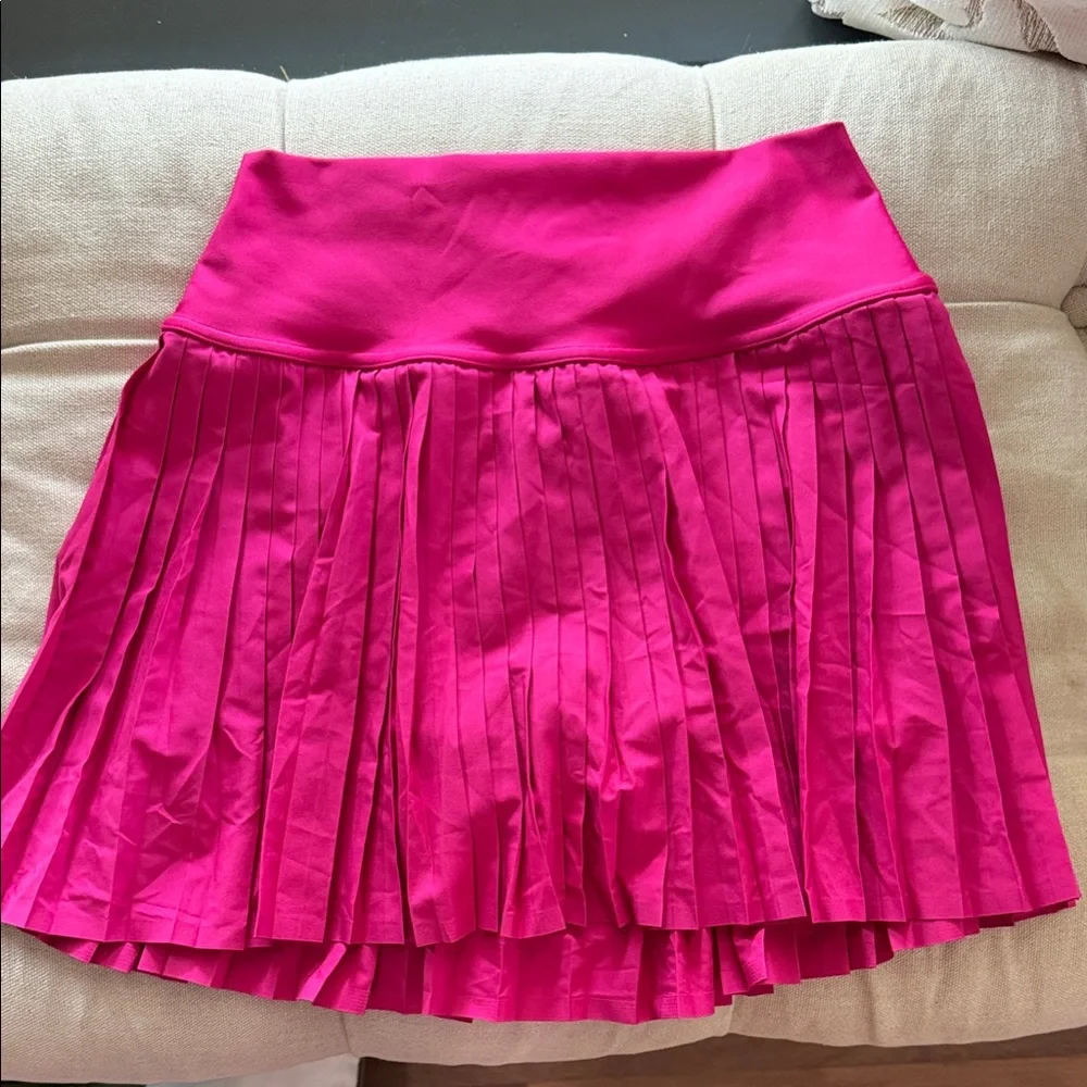 ALO Yoga Fuchsia Pleated Mini Skirt - Picture 1 of 3